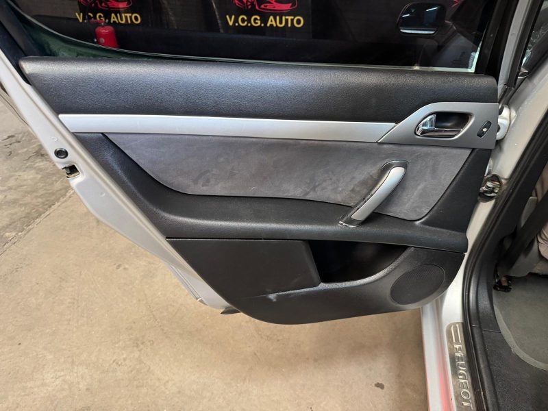 PEUGEOT 407 1.6 HDI 110 Confort 