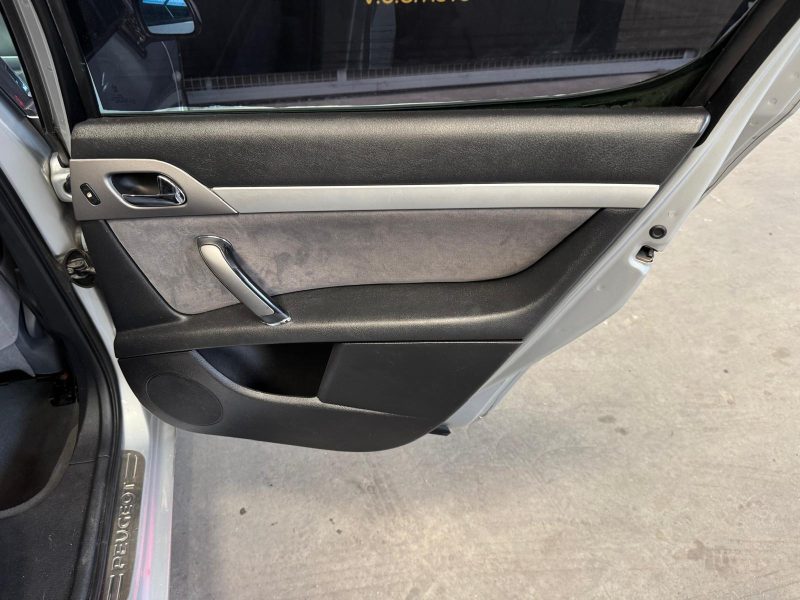 PEUGEOT 407 1.6 HDI 110 Confort 