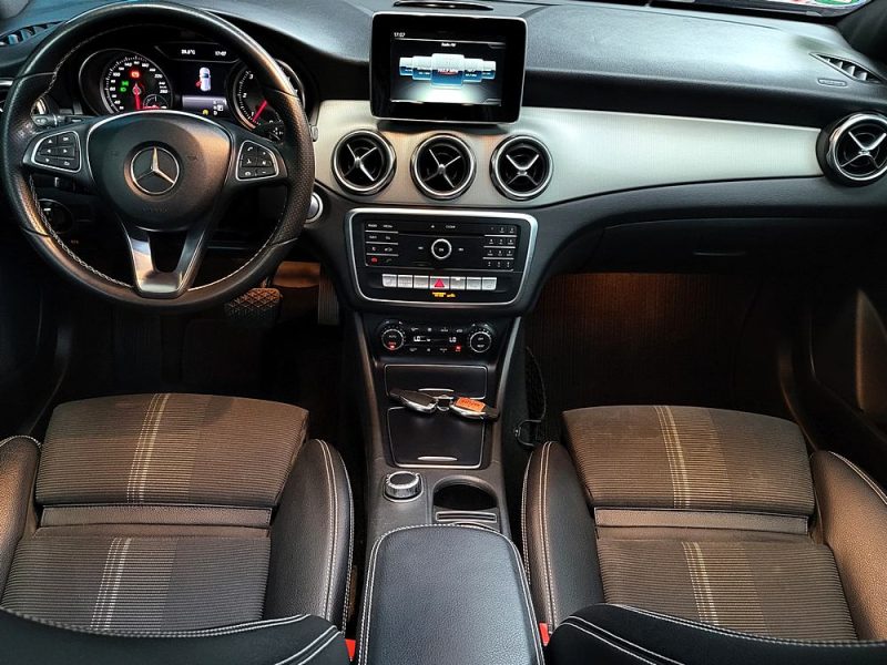 MERCEDES-BENZ GLA X156 220d 177cv Business Executive 7G-DCT