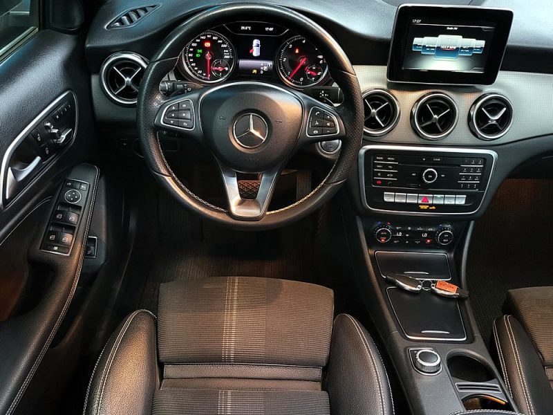 MERCEDES-BENZ GLA X156 220d 177cv Business Executive 7G-DCT