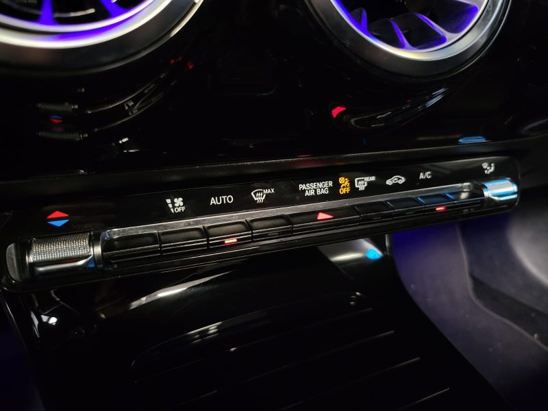 MERCEDES CLASSE A 200 163cv AMG LINE / SIEGES ELECTRIQUES / TOIT OUVRANT / CARPLAY / BURMESTER / MUL