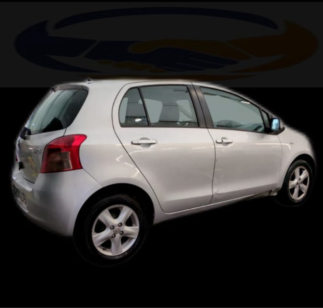 TOYOTA YARIS start & stop main libre 