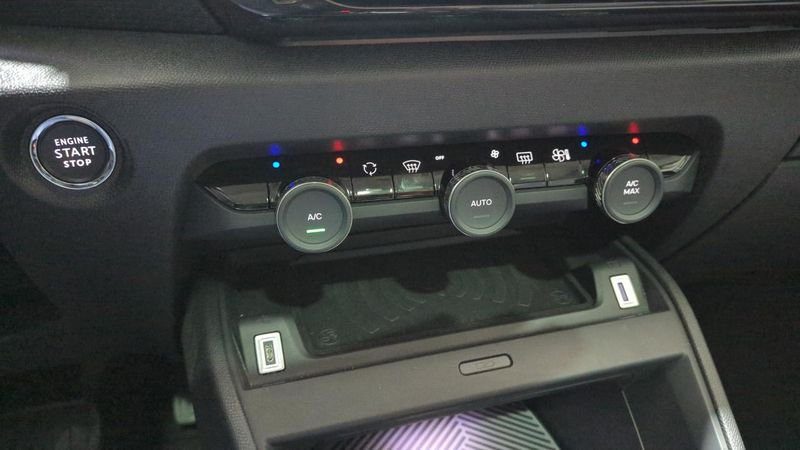 Citroën C4 Puretech 130 eat8 max + camera 360 + toit pano