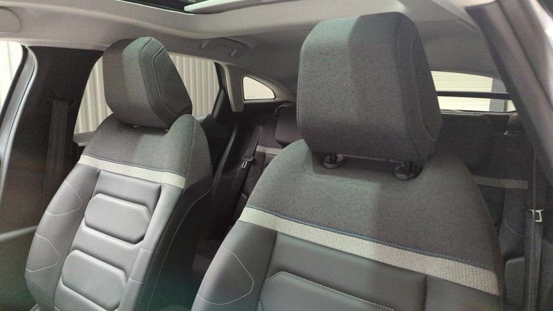 Citroën C4 Puretech 130 eat8 max + camera 360 + toit pano