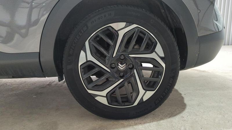 Citroën C4 Puretech 130 eat8 max + camera 360 + toit pano