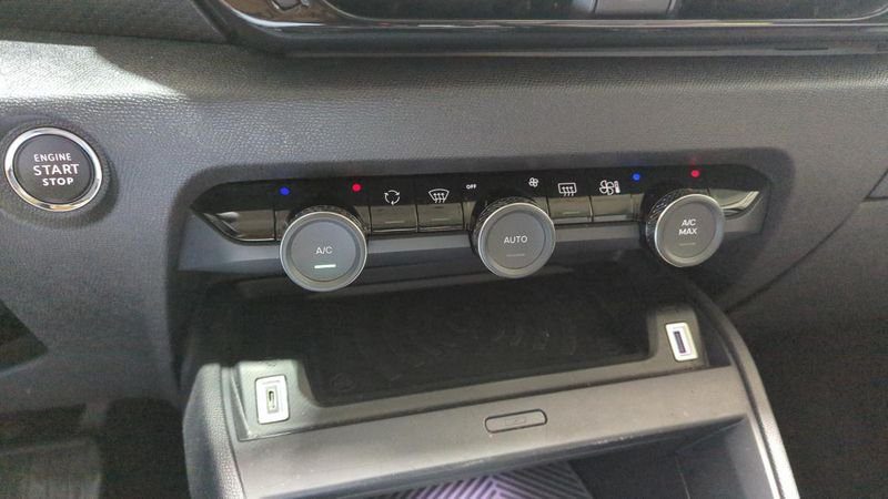 Citroën C4 Puretech 130 eat8 max + camera 360 + toit pano