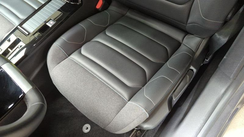 Citroën C4 Puretech 130 eat8 max + camera 360 + toit pano