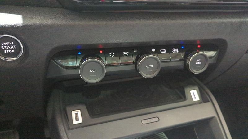 Citroën C4 Puretech 130 eat8 max + camera 360 + toit pano