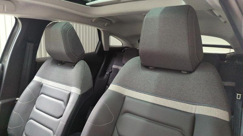 Citroën C4 Puretech 130 eat8 max + camera 360 + toit pano