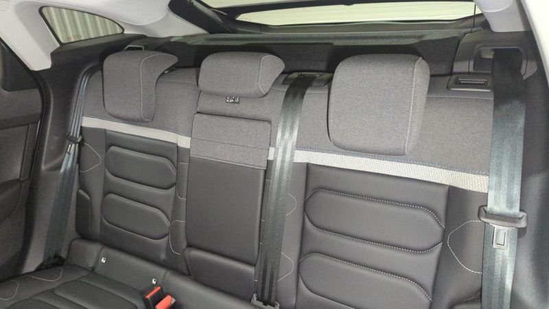 Citroën C4 Puretech 130 eat8 max + camera 360 + toit pano