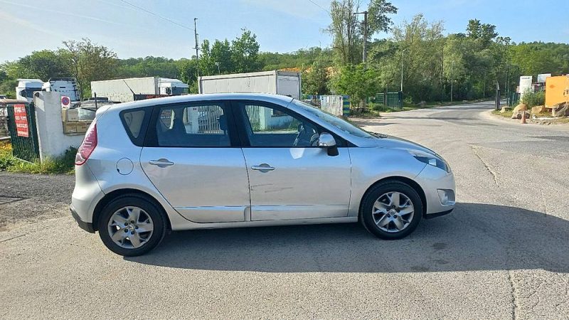 RENAULT MEGANE SCENIC TOMTOM 2011