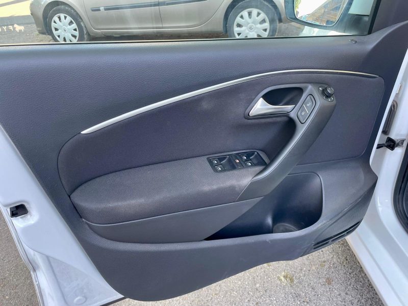 VOLKSWAGEN POLO V 2014