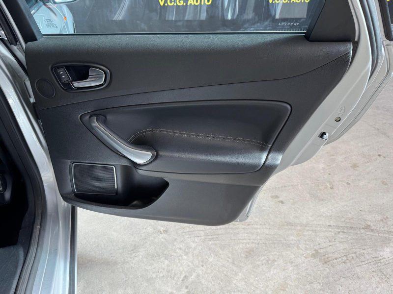 FORD MONDEO 2.0i 145 Titanium X 