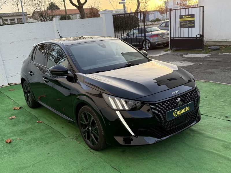 PEUGEOT 208 2021