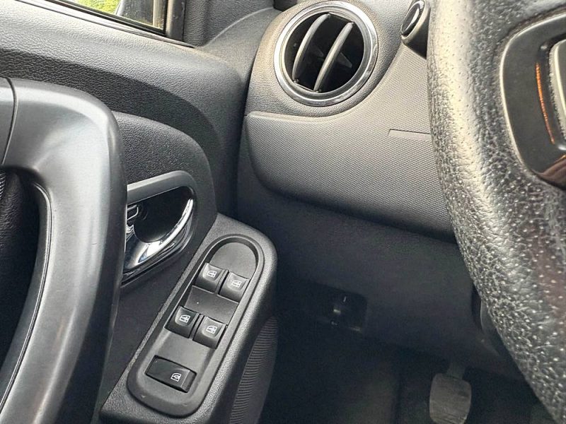 DACIA DUSTER 1.2 TCE 125cv 4x2 prestige, édition Garantie 12 mois.