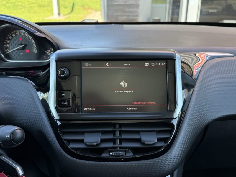 PEUGEOT 2008 1.5 BlueHDI 100 GT Line APPLE CARPLAY / CAMERA / TOIT PANO