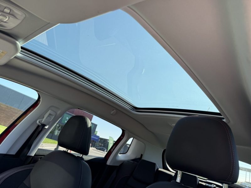 PEUGEOT 2008 1.5 BlueHDI 100 GT Line APPLE CARPLAY / CAMERA / TOIT PANO