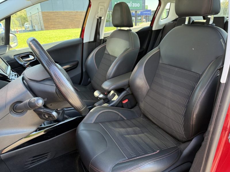 PEUGEOT 2008 1.5 BlueHDI 100 GT Line APPLE CARPLAY / CAMERA / TOIT PANO