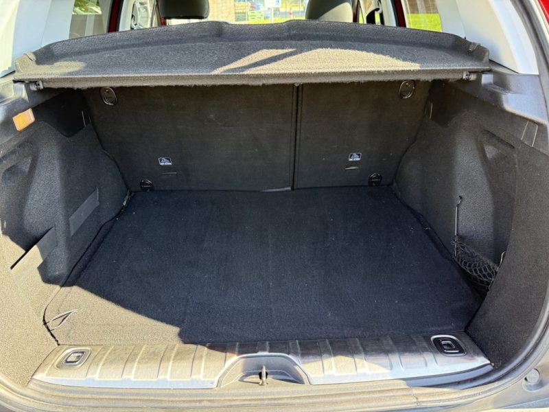 PEUGEOT 2008 1.5 BlueHDI 100 GT Line APPLE CARPLAY / CAMERA / TOIT PANO