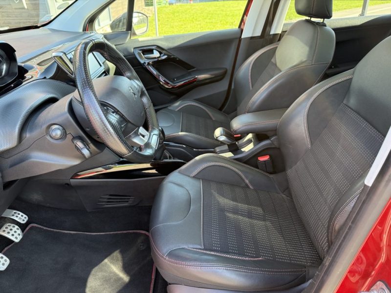 PEUGEOT 2008 1.5 BlueHDI 100 GT Line APPLE CARPLAY / CAMERA / TOIT PANO