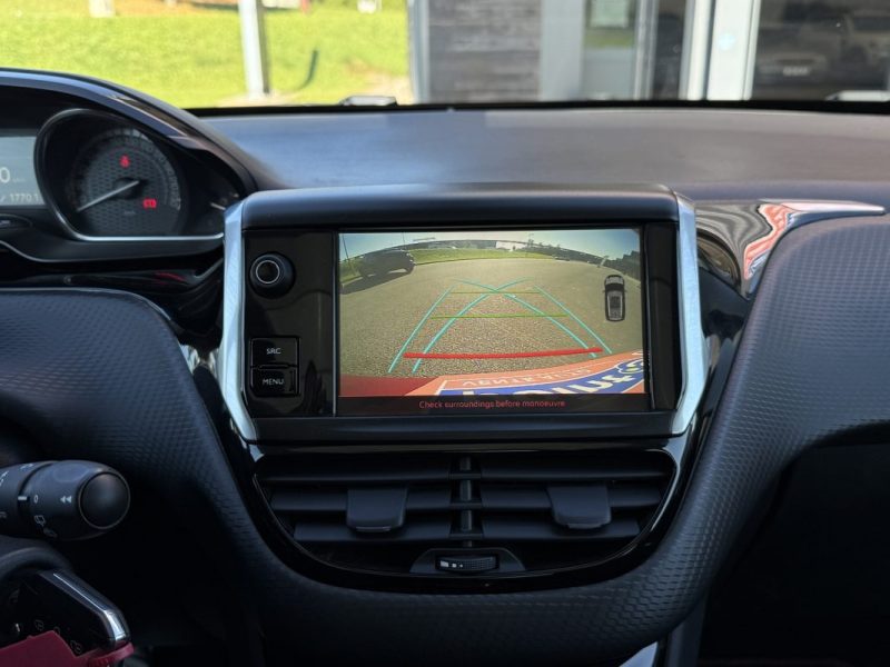 PEUGEOT 2008 1.5 BlueHDI 100 GT Line APPLE CARPLAY / CAMERA / TOIT PANO