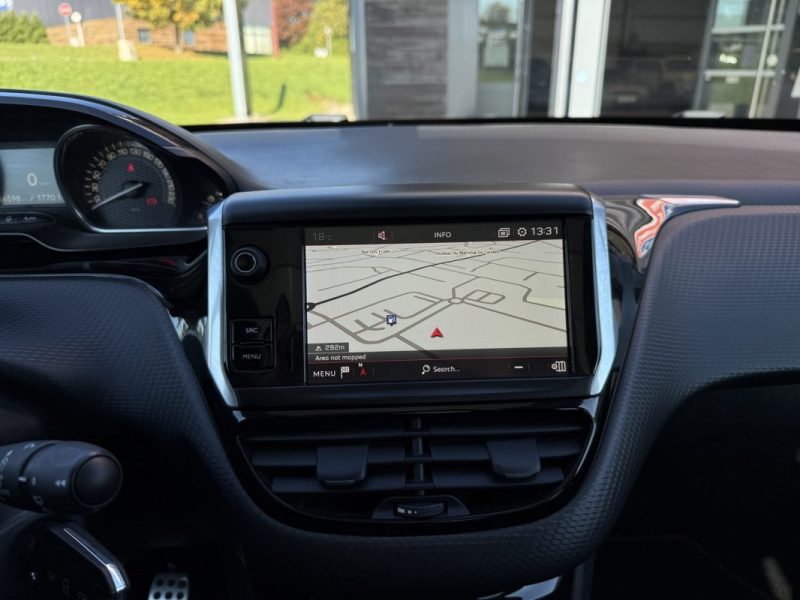 PEUGEOT 2008 1.5 BlueHDI 100 GT Line APPLE CARPLAY / CAMERA / TOIT PANO