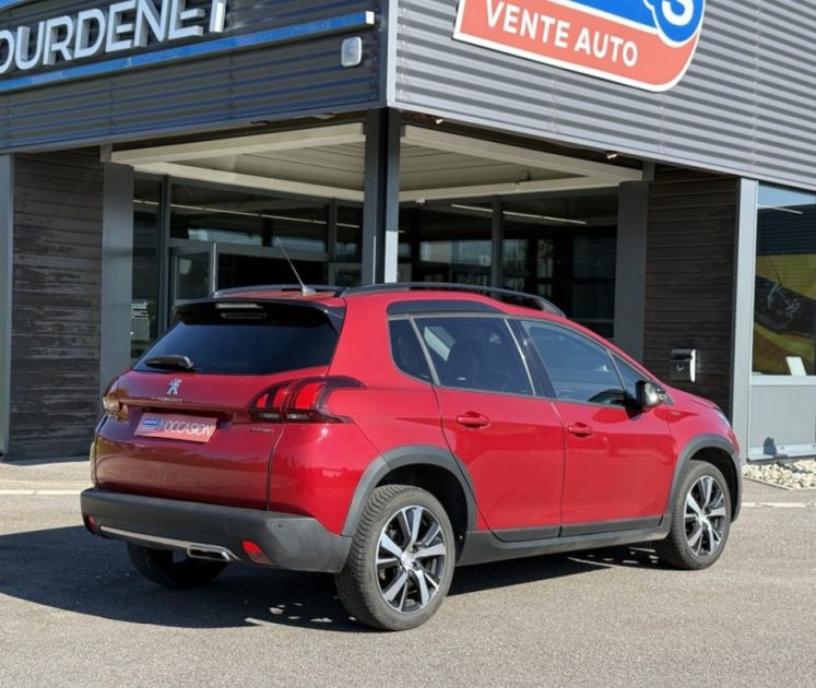 PEUGEOT 2008 1.5 BlueHDI 100 GT Line APPLE CARPLAY / CAMERA / TOIT PANO