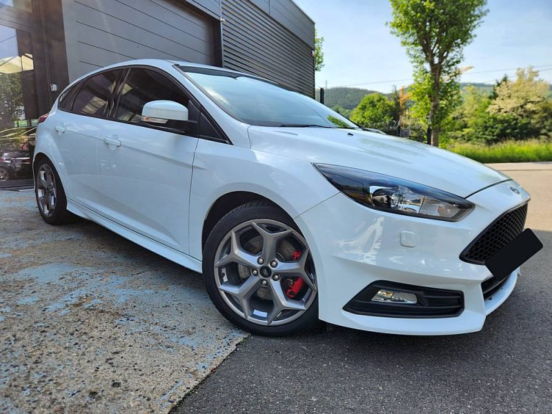 FORD FOCUS 2.0 250 ST*1°Main*RECARO*GPS*XENON*