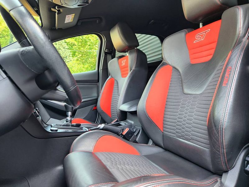 FORD FOCUS 2.0 250 ST*1°Main*RECARO*GPS*XENON*