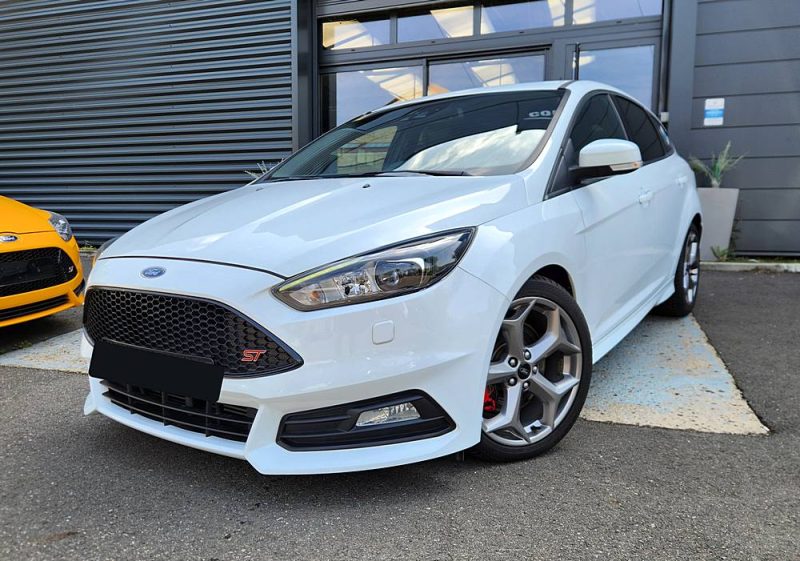 FORD FOCUS 2.0 250 ST*1°Main*RECARO*GPS*XENON*