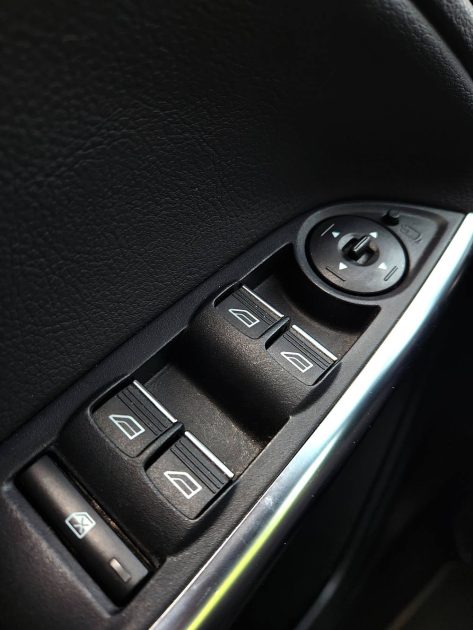 FORD FOCUS 2.0 250 ST*1°Main*RECARO*GPS*XENON*