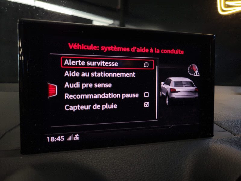 AUDI Q2 35 TFSI 150cv S TRONIC S LINE / APPLE CARPLAY / ECLAIRAGE D\'AMBIANCE / KEYLESS
