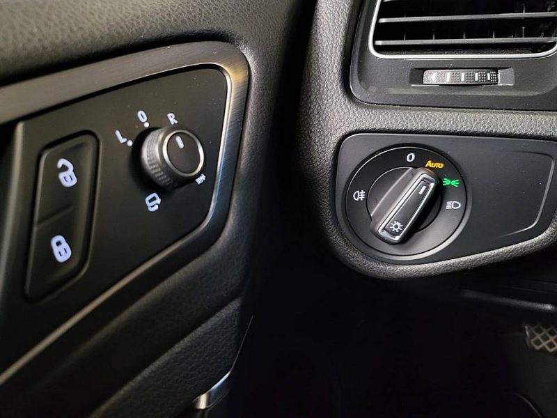 VOLKSWAGEN GOLF VII 2.0 TDi 150cv CONFORTLINE / CARPLAY + ACC + FRONT ASSIST /