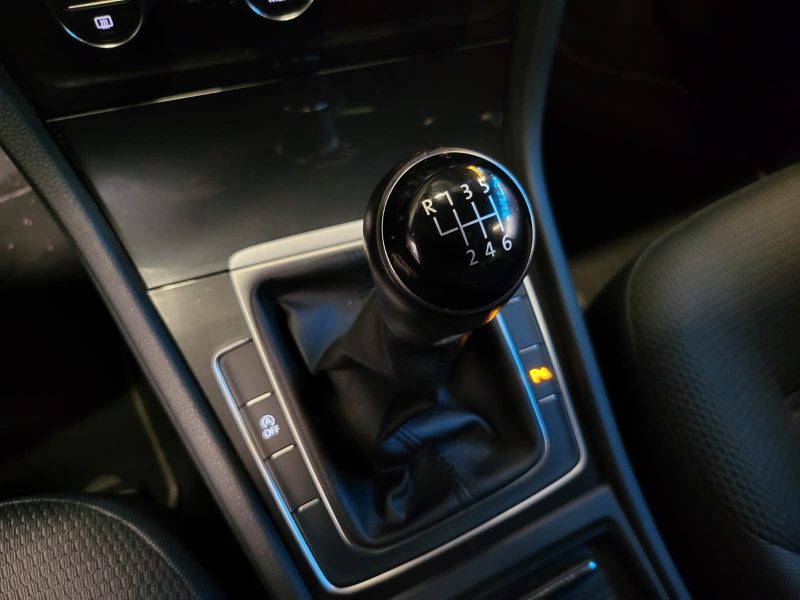 VOLKSWAGEN GOLF VII 2.0 TDi 150cv CONFORTLINE / CARPLAY + ACC + FRONT ASSIST /