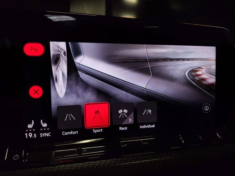 VOLKSWAGEN GOLF VIII R PERFORMANCE 2.0 TSi 320Ch 4 MOTION AKRAPOVIC / TOIT OUVRANT / TETE HAUTE / H&