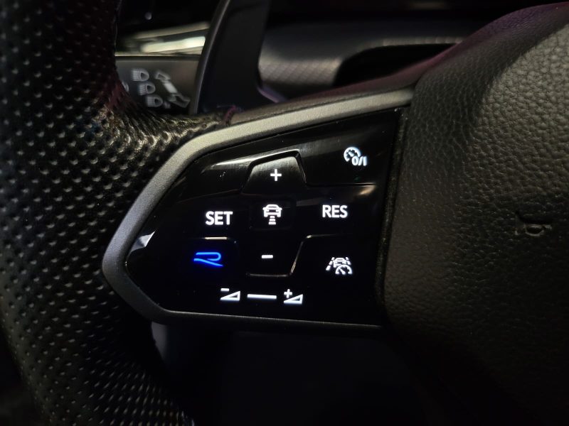 VOLKSWAGEN GOLF VIII R PERFORMANCE 2.0 TSi 320Ch 4 MOTION AKRAPOVIC / TOIT OUVRANT / TETE HAUTE / H&