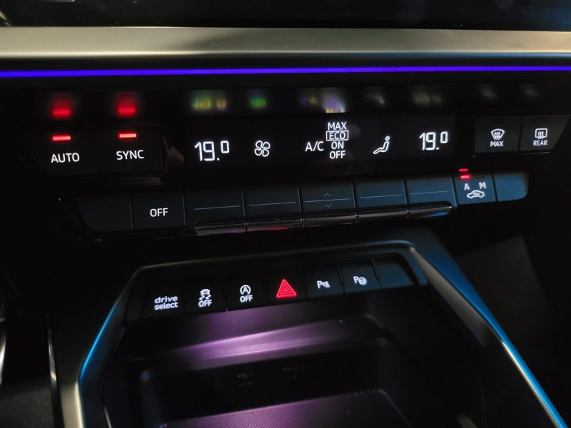 AUDI A3 SPORTBACK 35 TFSI 150cv S LINE / SUIVI AUDI / TOIT OUVRANT / CARPLAY SANS FIL / CAMERA DE RE