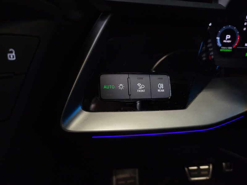 AUDI A3 SPORTBACK 35 TFSI 150cv S LINE / SUIVI AUDI / TOIT OUVRANT / CARPLAY SANS FIL / CAMERA DE RE