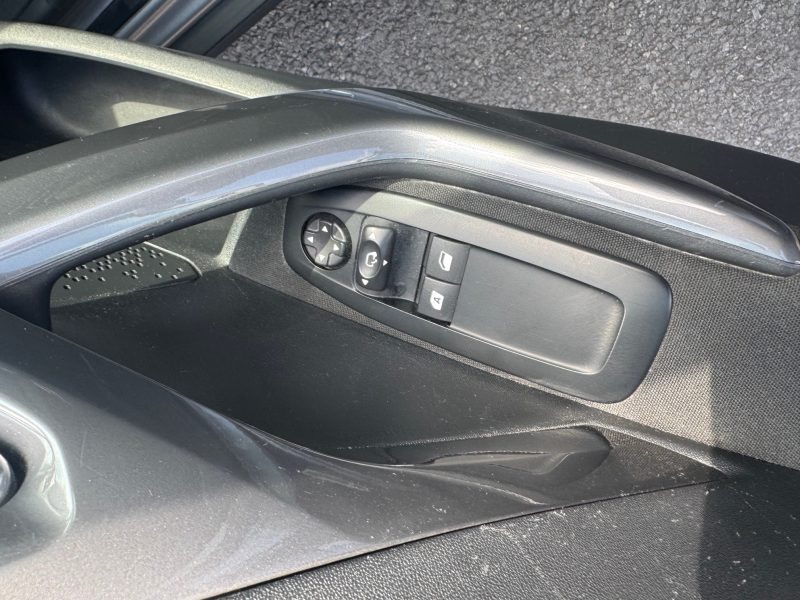 PEUGEOT  2008 1.6 BLUEHDI 100  5CV FISC 2017