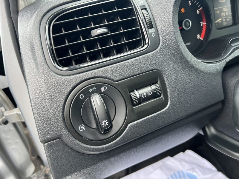 VOLKSWAGEN POLO 2011