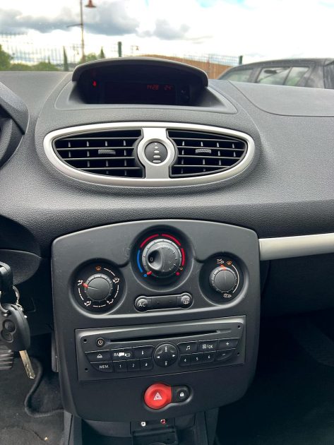 RENAULT  CLIO 3 2011 1.2 LEV 75CV / Distribution Neuve / CT OK / Révisée 