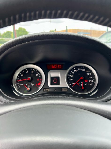 RENAULT  CLIO 3 2011 1.2 LEV 75CV / Distribution Neuve / CT OK / Révisée 