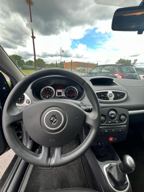 RENAULT  CLIO 3 2011 1.2 LEV 75CV / Distribution Neuve / CT OK / Révisée 