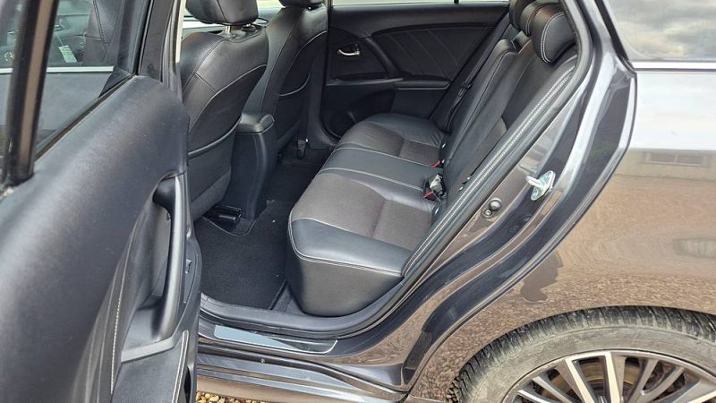 TOYOTA AVENSIS Touring Sport 2.0 D-4D 143 ch Executive