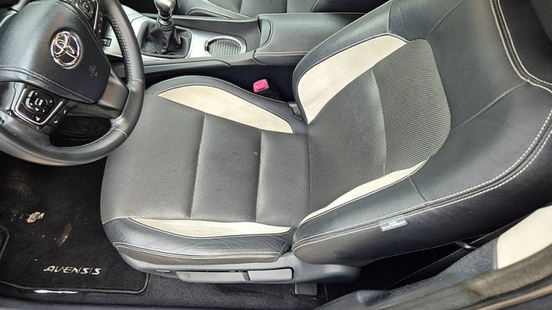 TOYOTA AVENSIS Touring Sport 2.0 D-4D 143 ch Executive