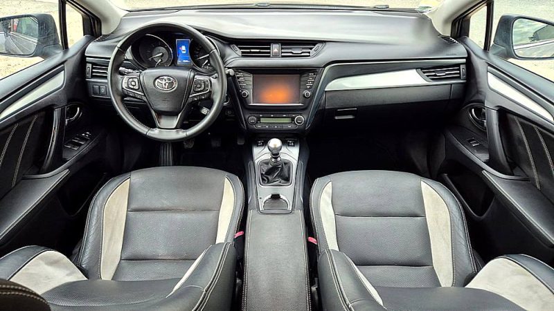TOYOTA AVENSIS Touring Sport 2.0 D-4D 143 ch Executive