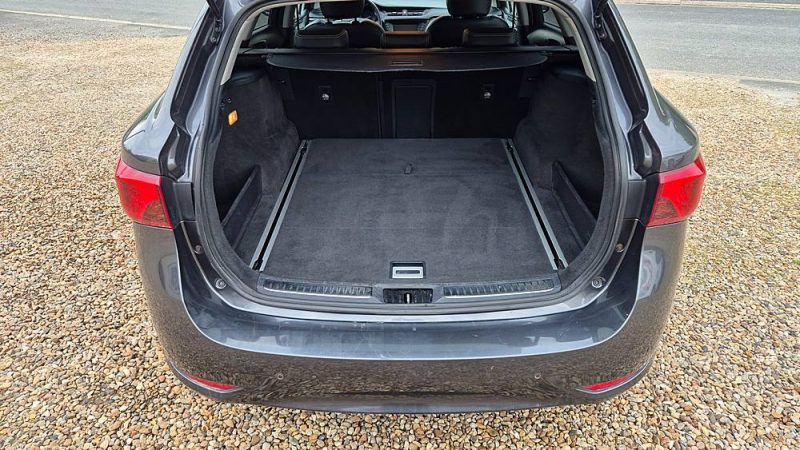 TOYOTA AVENSIS Touring Sport 2.0 D-4D 143 ch Executive