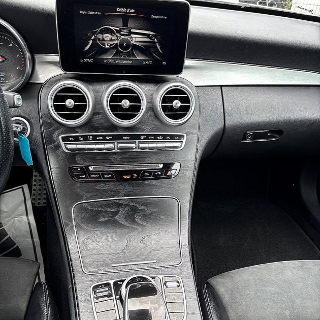 MERCEDES CLASSE C 220 CDI AMG LINE - Sieges chauffants ventilés - Camera - Alcantara- Grand Ecran e