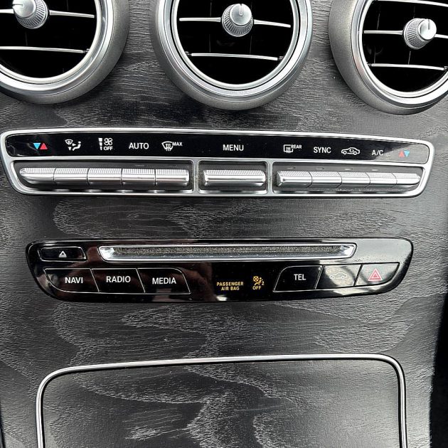 MERCEDES CLASSE C 220 CDI AMG LINE - Sieges chauffants ventilés - Camera - Alcantara- Grand Ecran e