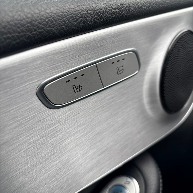 MERCEDES CLASSE C 220 CDI AMG LINE - Sieges chauffants ventilés - Camera - Alcantara- Grand Ecran e